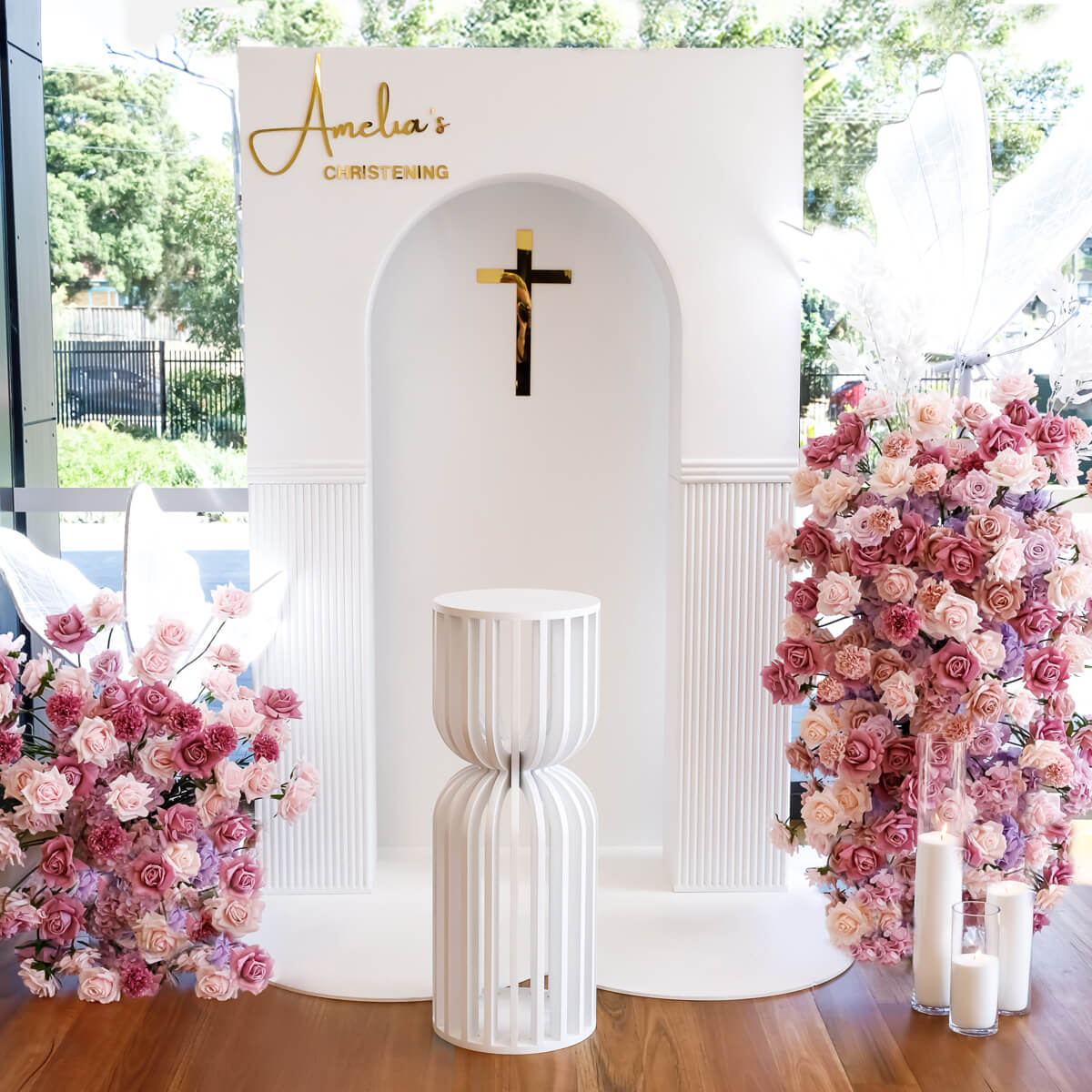 white 3d arch backdrop with mixed pink and lilac flower arrangements